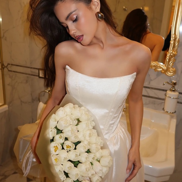 Post Meridiem Strapless Cream Bridal Dress - Picture 1 of 13